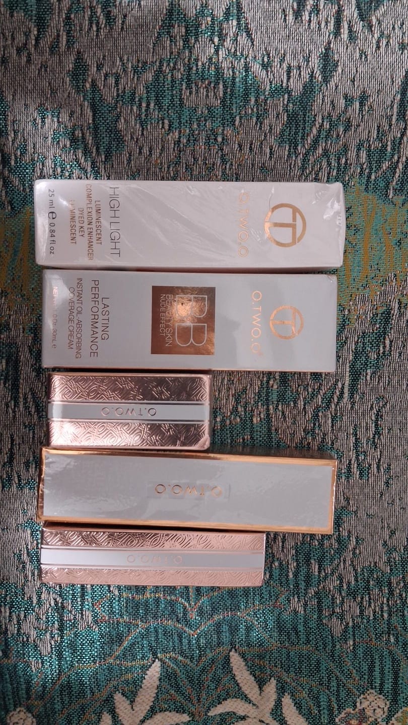 Customer photo review of O.TWO.O WATERY LASTING GLOSSY LIP TINT