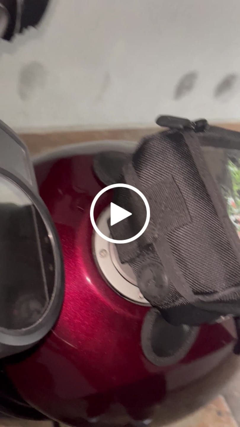 Customer video review of 4L - Atlas Magnetic Honda Motorcycle Tank Bag