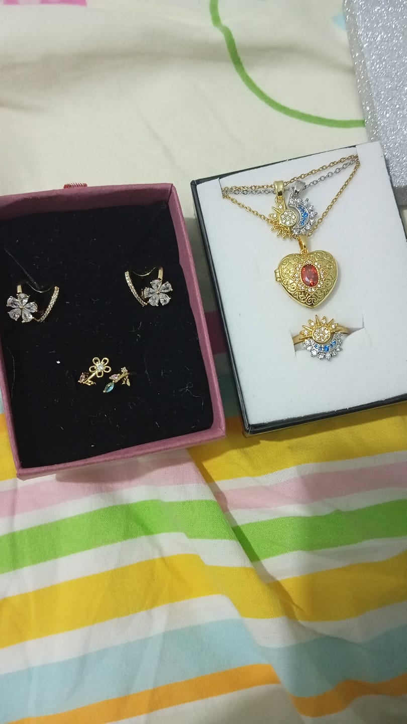 Customer photo review of Serr Işıltılı Ay Ve Güneş Çift Kolyesi