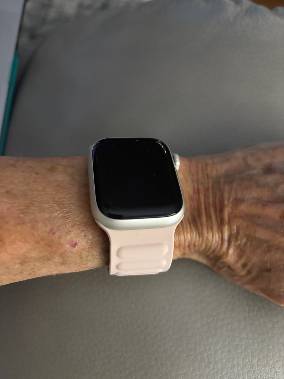 Customer photo review of Pebbled Silicone Magnetic Band