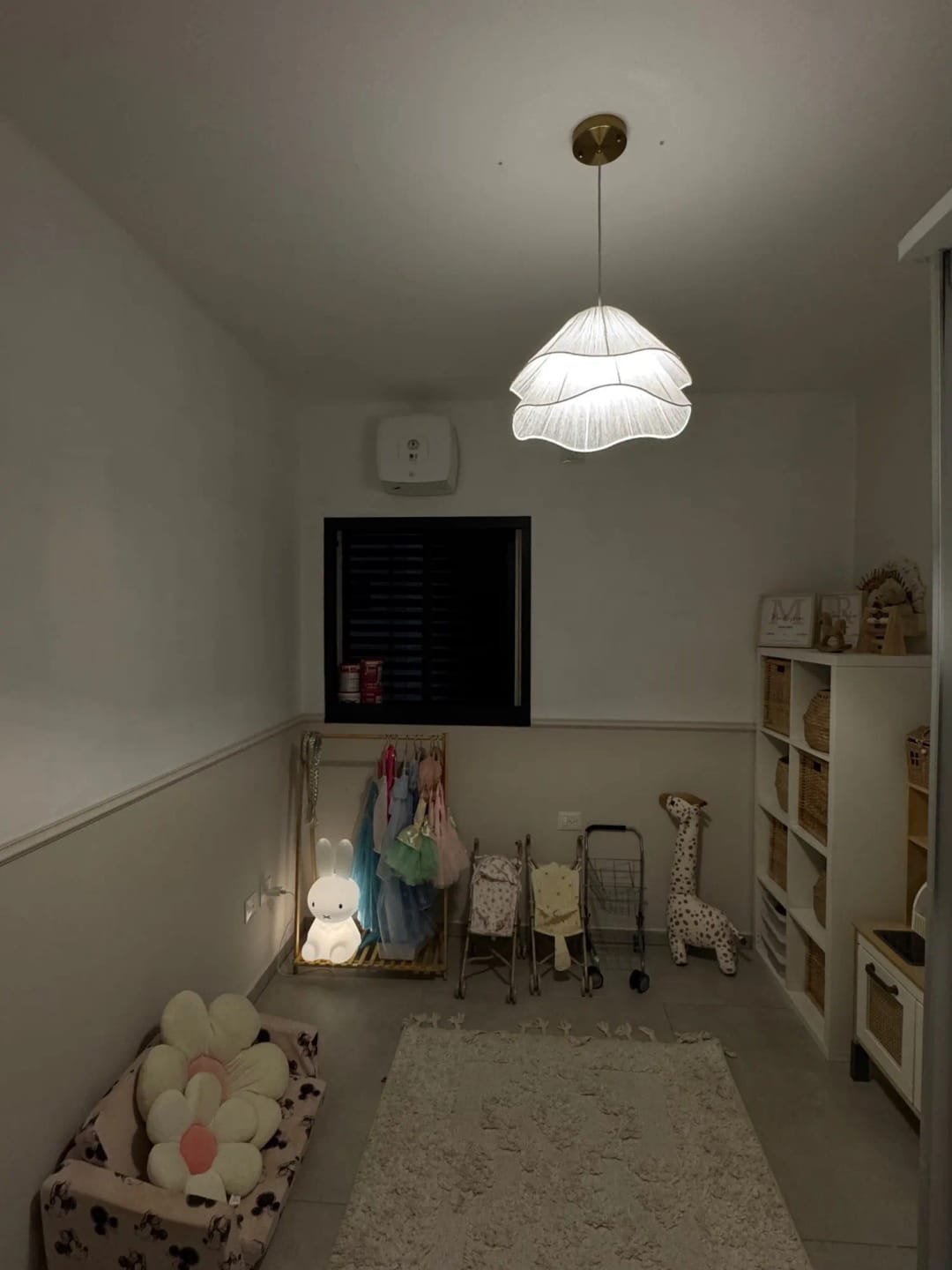 Customer photo review of Layered Petal Pendant Light, Linen Fabric Bloom, 40–60 cm
