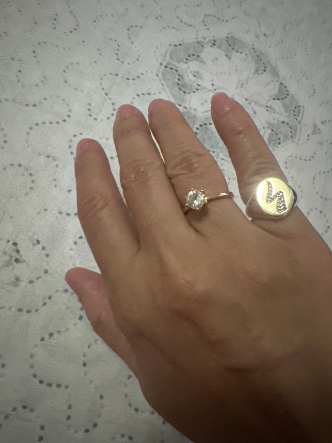 Customer photo review of Anel de Dedinho Lelê Raio Zircônias Folheado a Ouro 18k