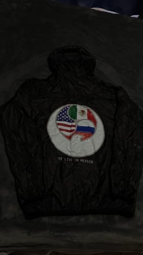 Customer photo review of YE LIVE IN MEXICO WINDBREAKER