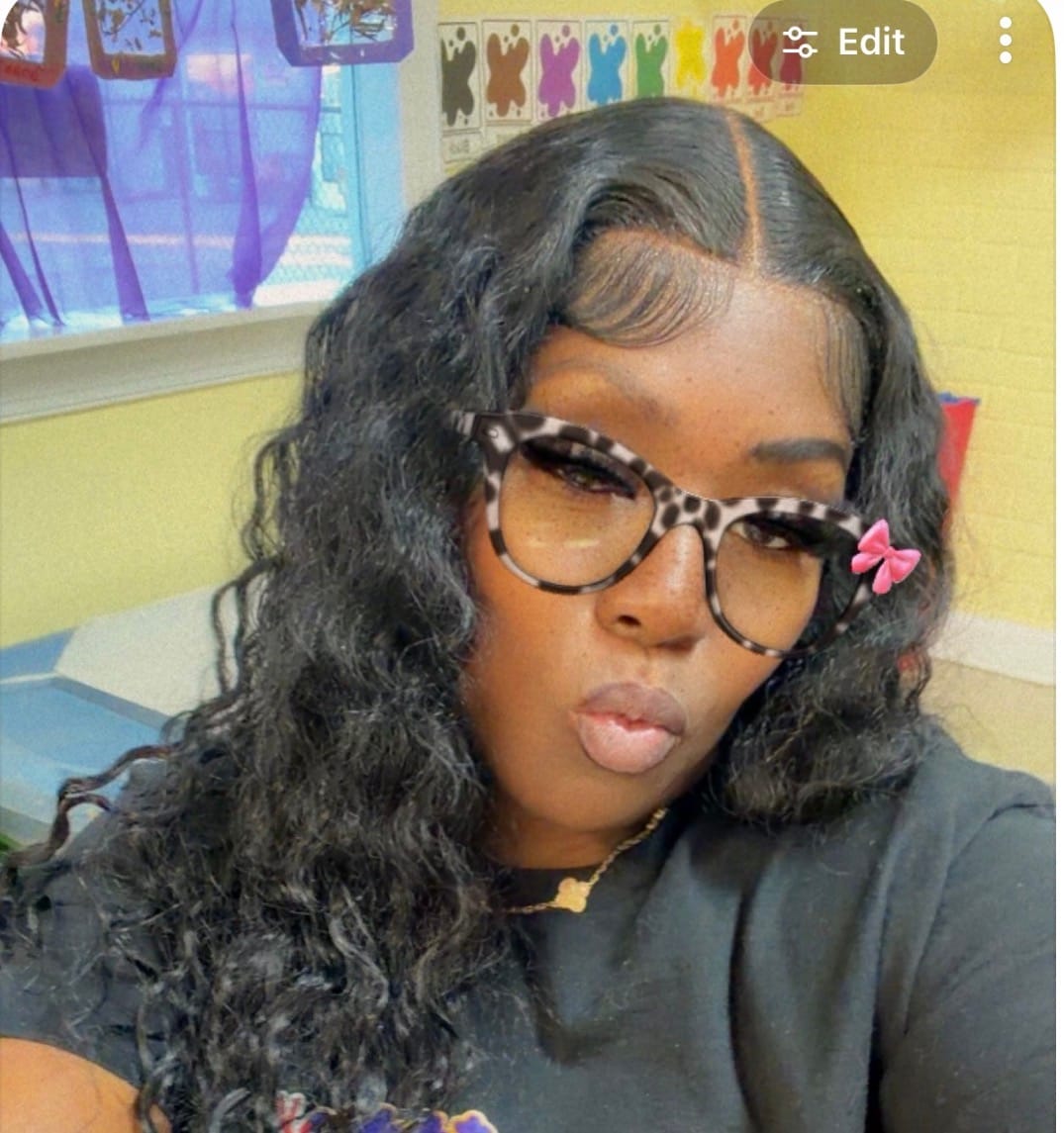 Customer photo review of Sensationnel What Lace Glueless Pre-Tweezed 13x6 HD Lace Front Wig - ALEENA