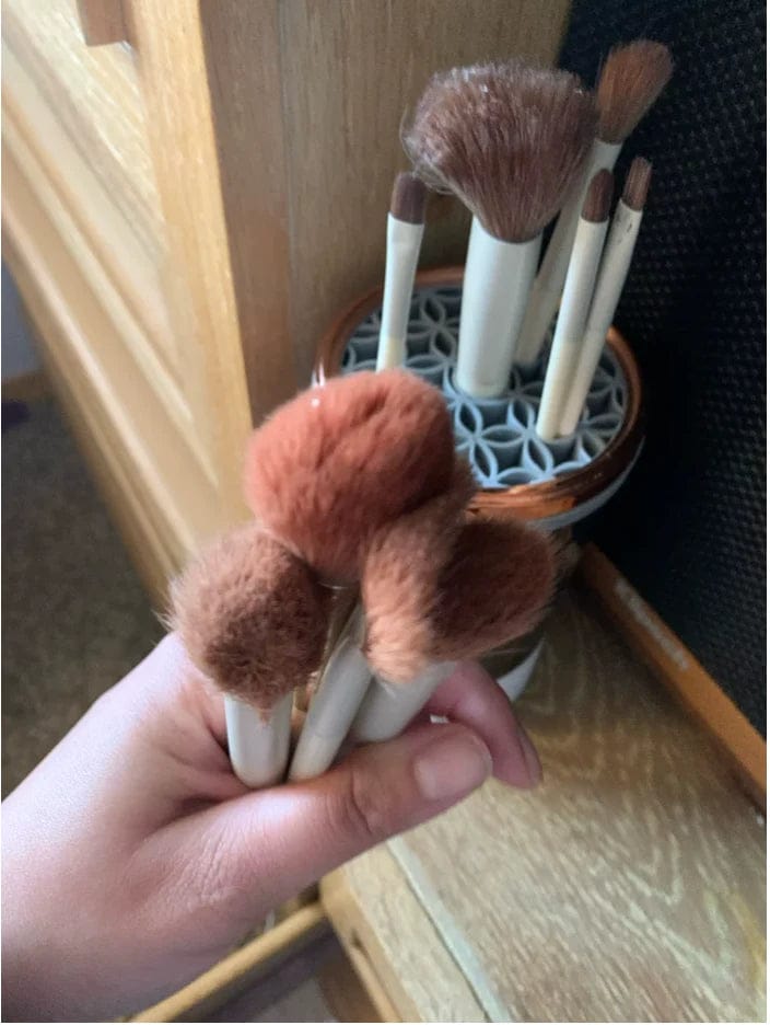 Customer photo review of ShadeEase BrushPure™ Automatic Makeup Brush Cleaner