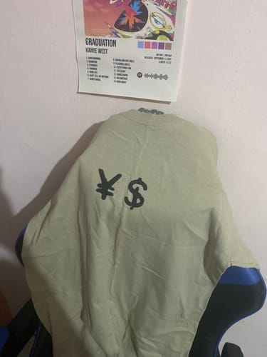 Customer photo review of VULTURES Tracklist Tee
