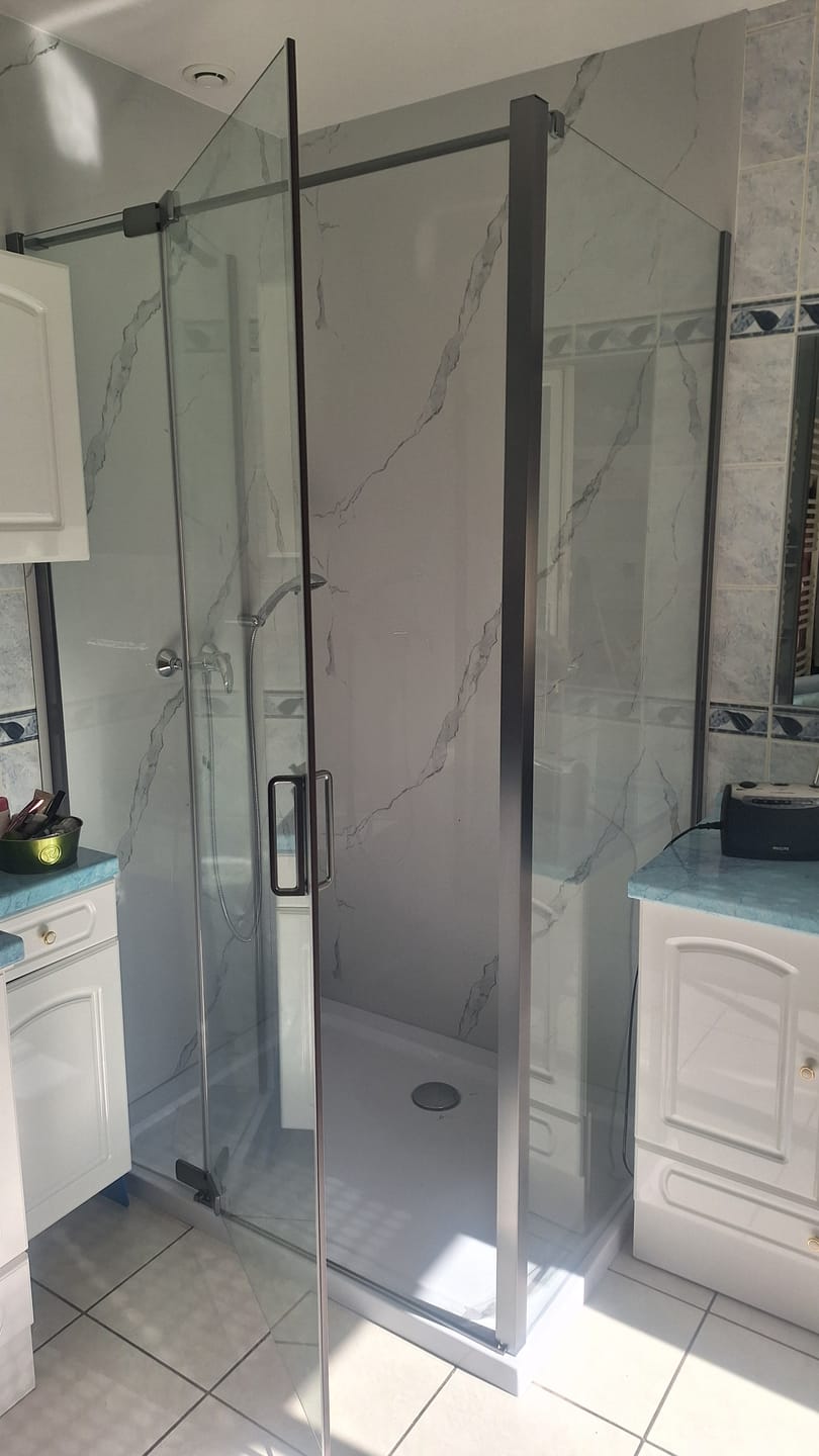 Customer photo review of Panneau PVC Effet Marbre Blanc – Étanche Salle de Bain / Douche