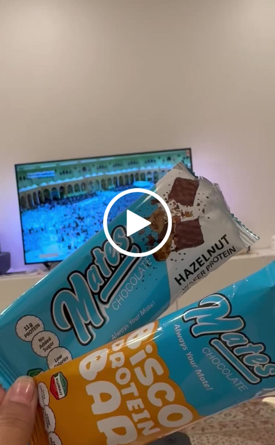 Customer video review of MATES Hazelnut Wafer Protein Bar (46g*12pcs)