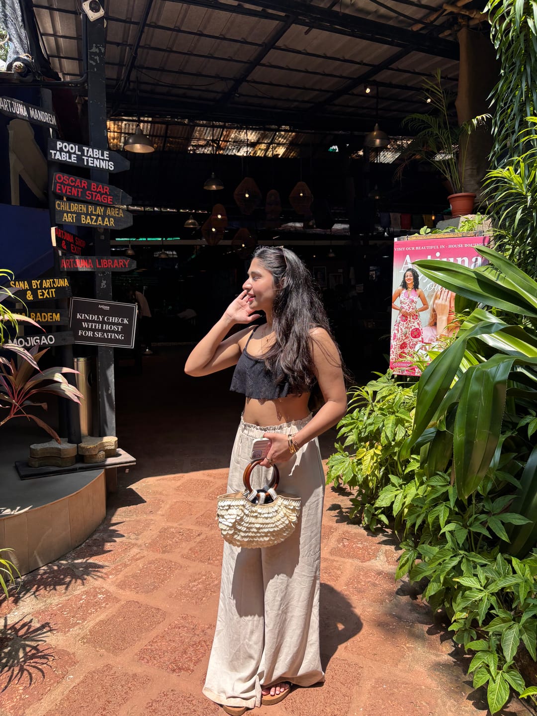 Customer photo review of Daisy Sequin Hand Bag With Chain
