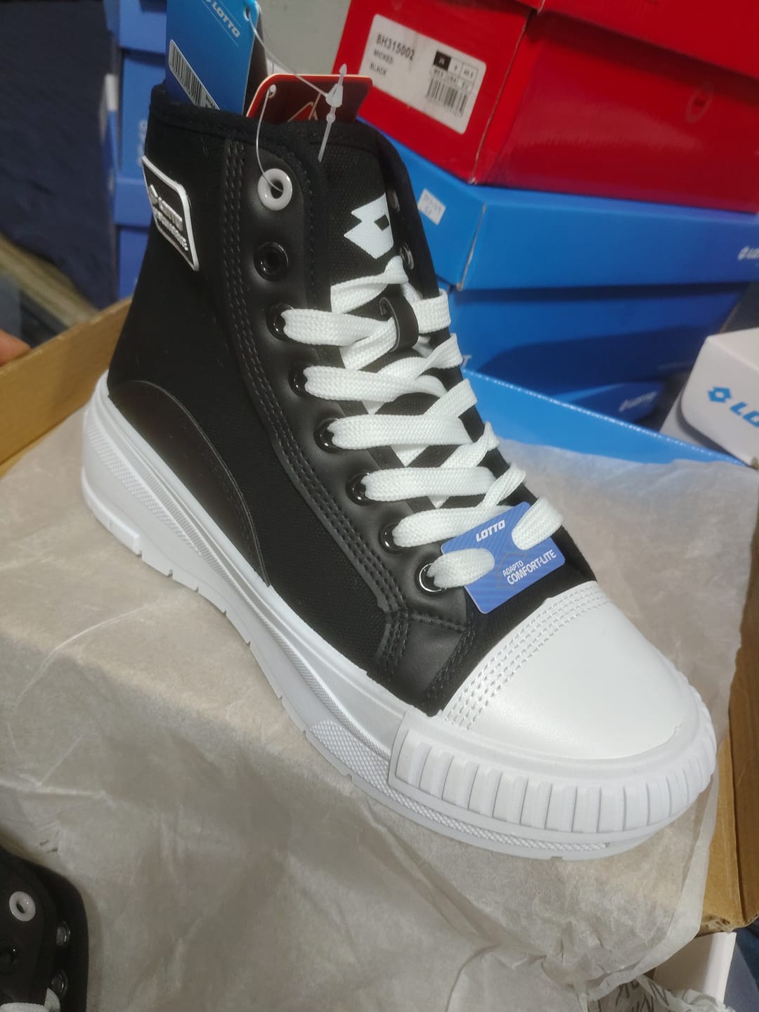 Customer photo review of Tenis Bota Ruvin Women