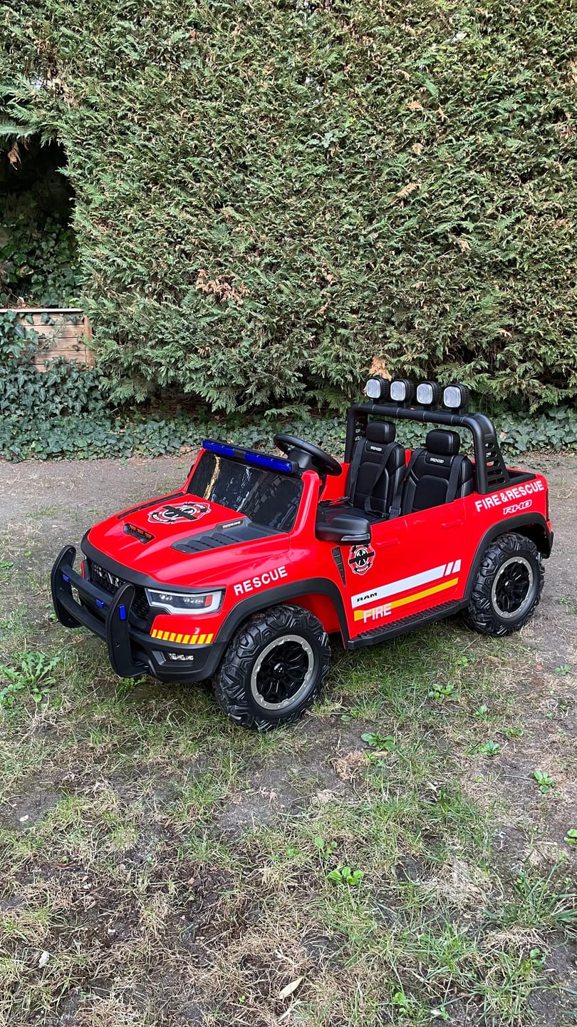 Customer photo review of Voiture de pompier électrique enfant Dodge Ram - 24V et Bi-place , Modèle ZB629-F