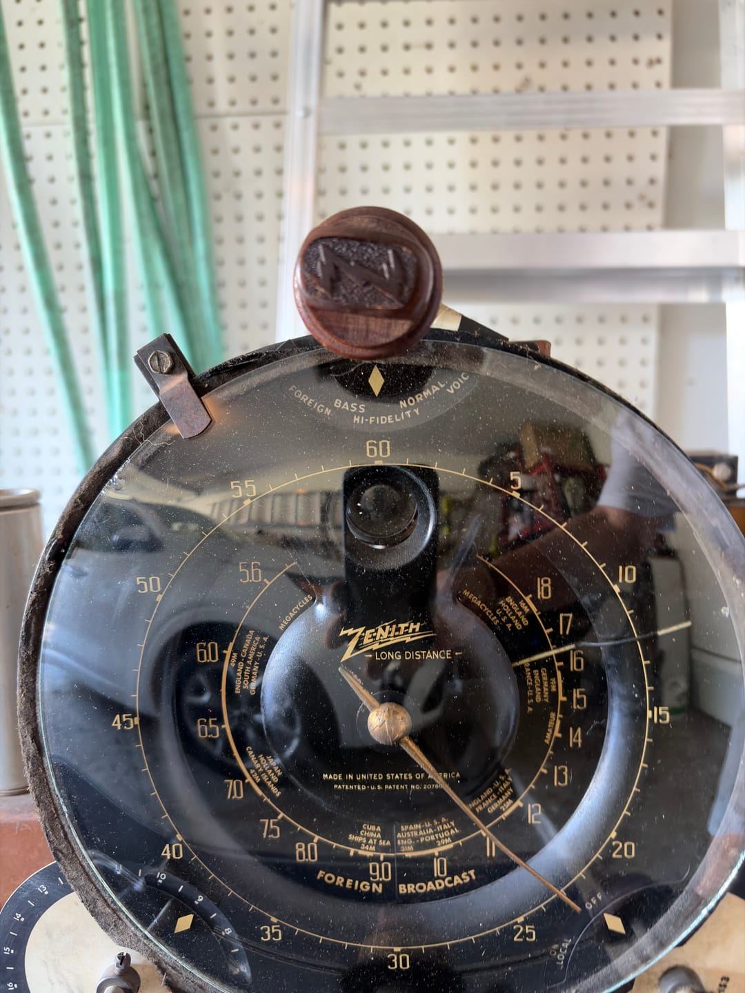 Customer photo review of Zenith Large Pinch Solid Wood Reproduction Radio Knob- Antique Radio Repair