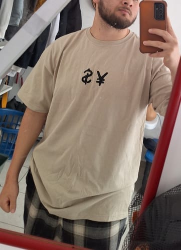 Customer photo review of VULTURES Tracklist Tee