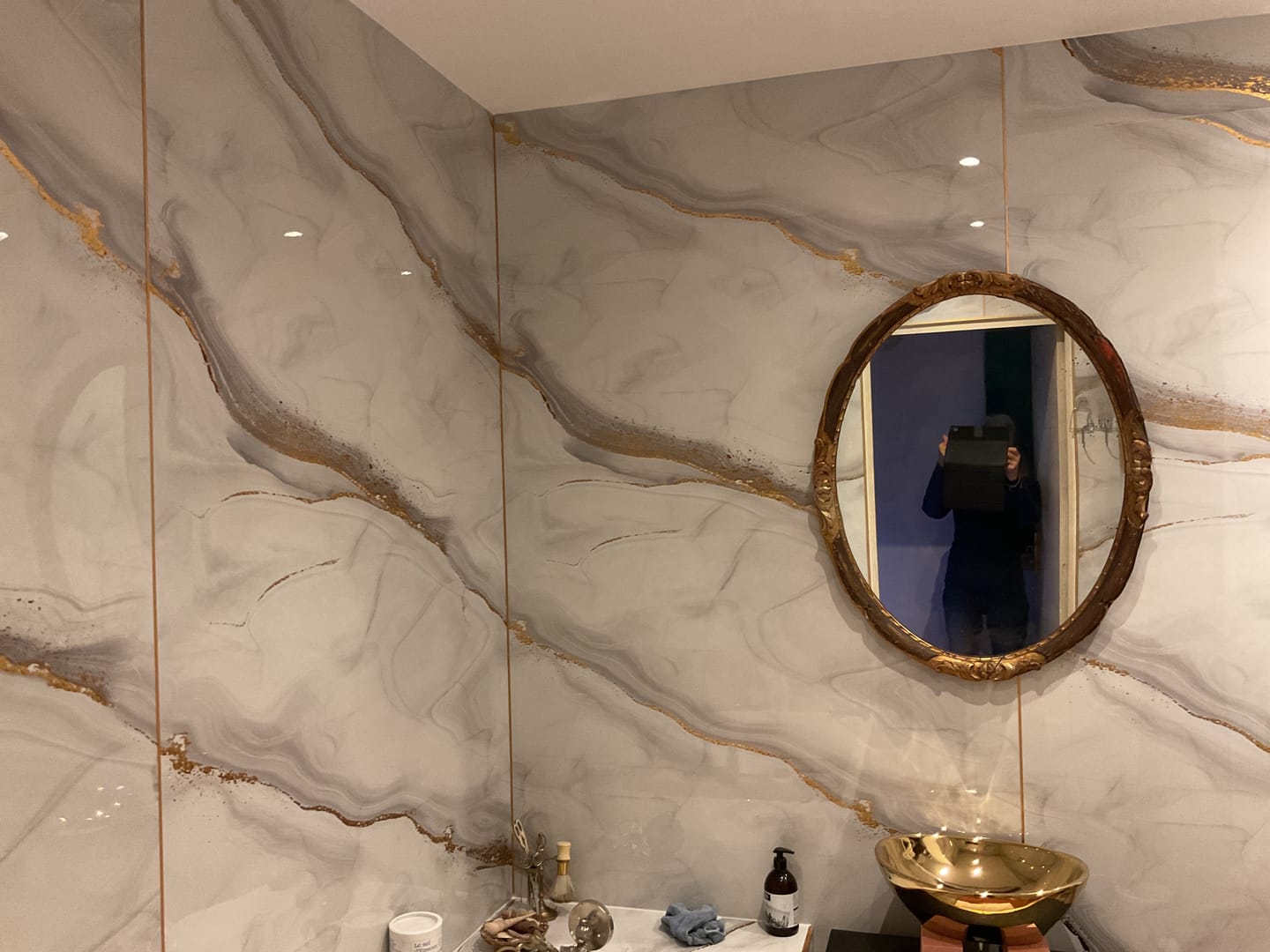 Customer photo review of Panneau Mural PVC Effet Marbre Doré – Étanche et facile à poser