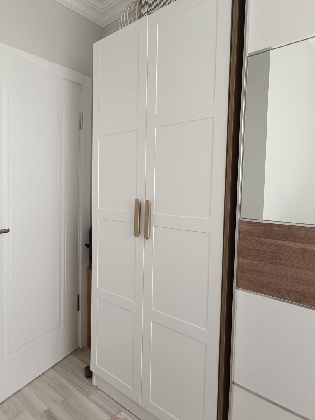 Customer photo review of Rani BA188 Membran Kapaklı Gardırop 2 Kapaklı 4 Raflı Elbise Dolabı Beyaz