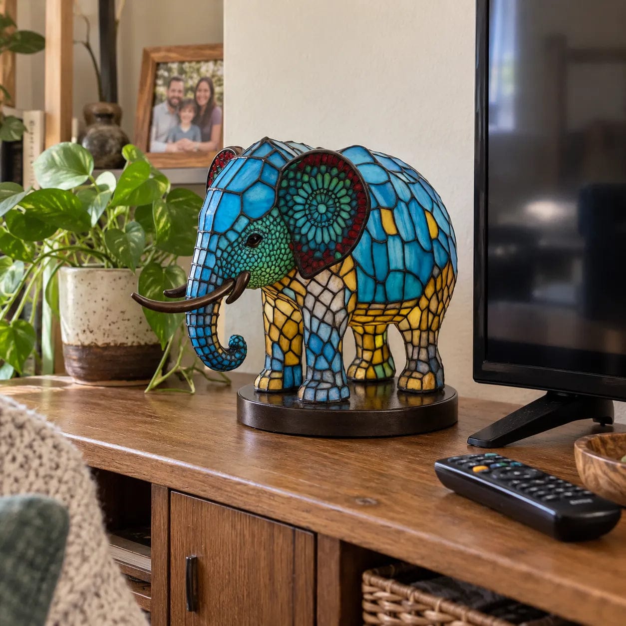 Customer photo review of Light Elephant - a handmade lamp that makes hearts shine