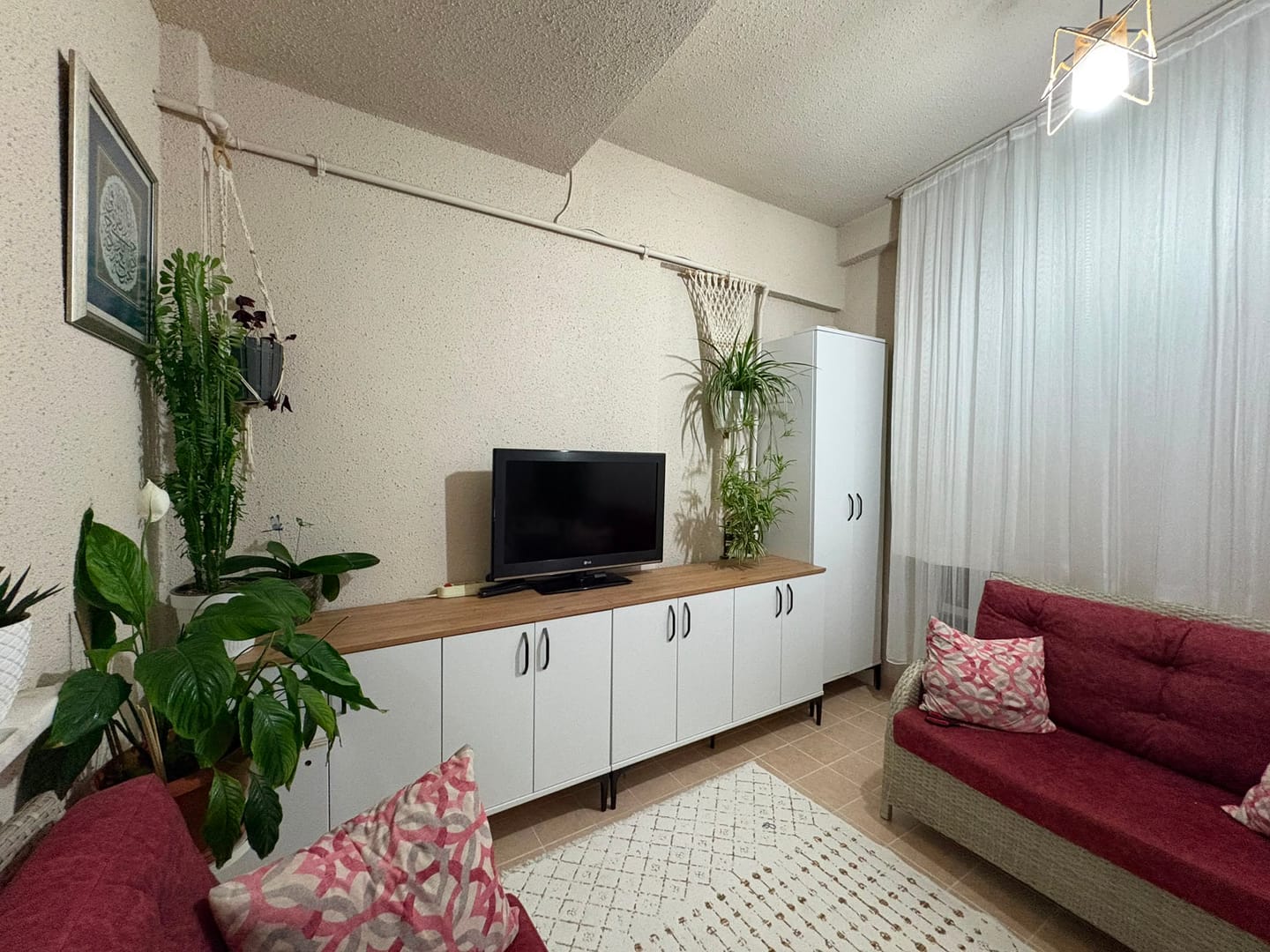 Customer photo review of Rani JE162 Kahve Köşesi Çok Amaçlı Dolap 4 Kapaklı Kiler Mutfak Dolabı Beyaz - Sepet Ceviz