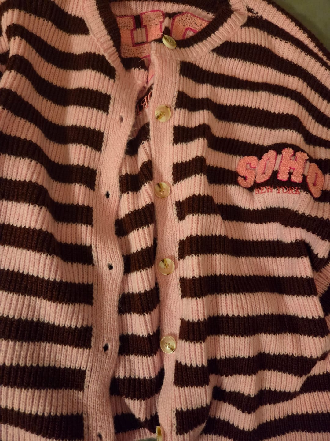 Customer photo review of Strickjacke SOHO burgundy/rosa
