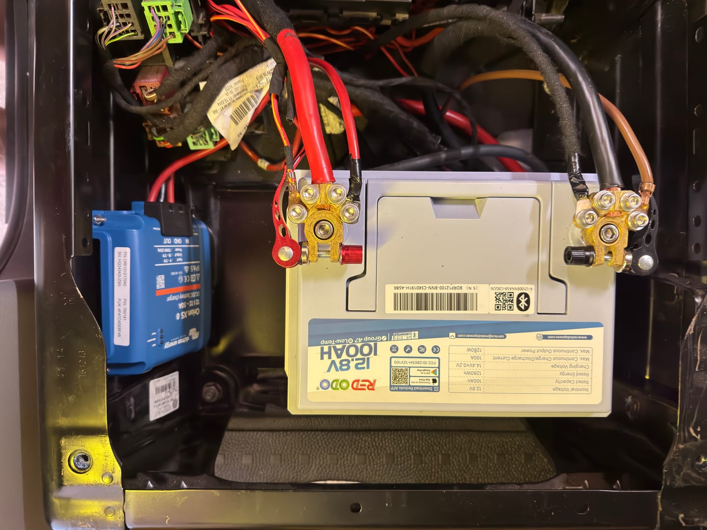 Customer photo review of Redodo 12V 100Ah H168 LiFePO4 Untersitz Batterie mit Bluetooth für Wohnmobil