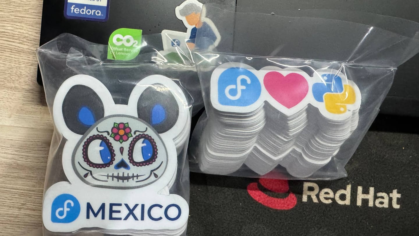 Customer photo review of Stickers Laminados Mate
