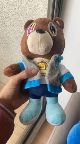 Customer photo review of Peluche oso Graduation Kanye West