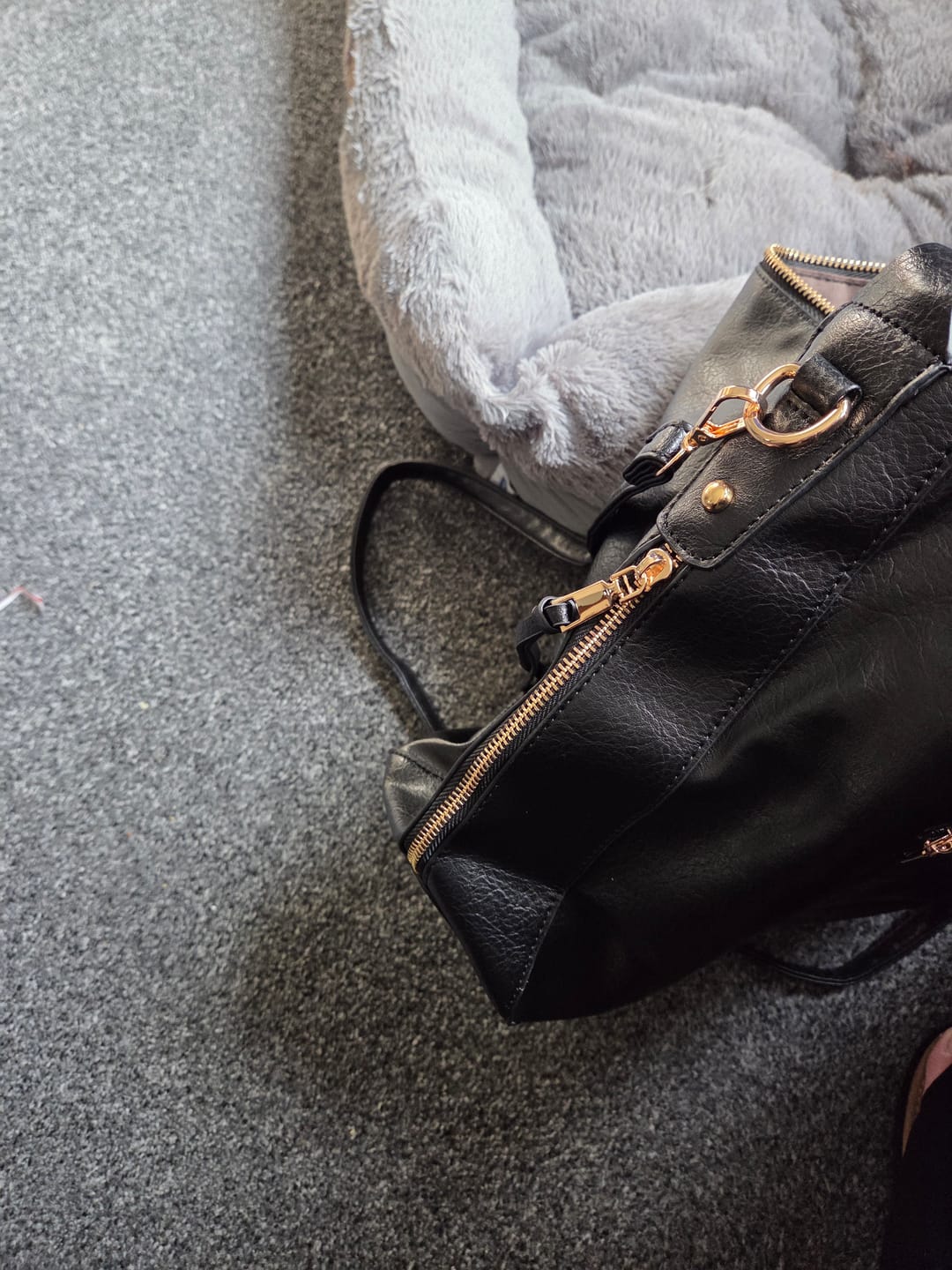 Customer photo review of Luxury Leather Hobo Anti-Theft Handbag + FREE Pouch Wallet