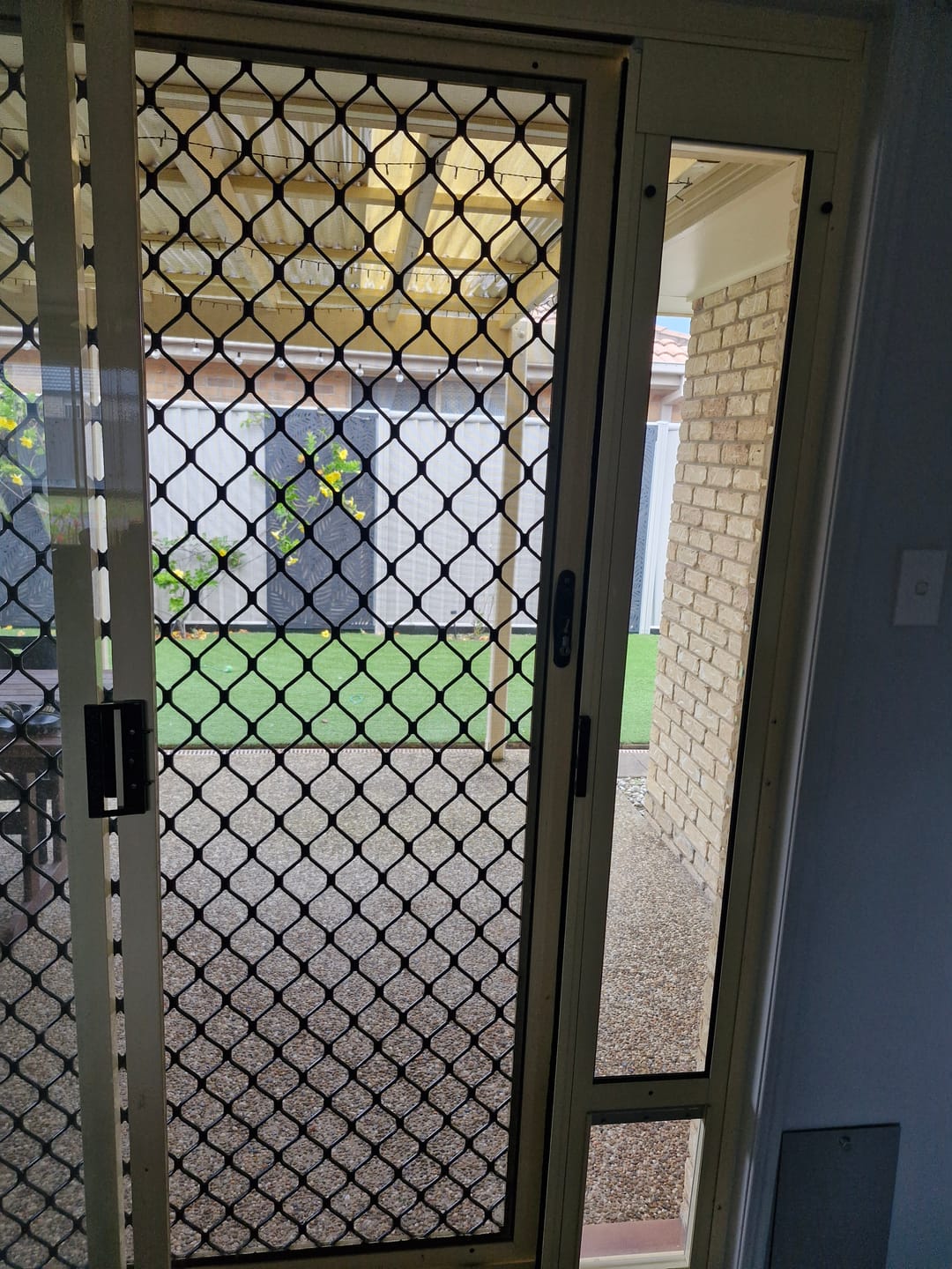 Customer photo review of Adaptor - Required To Close+Lock Glass & Fly Screen Door