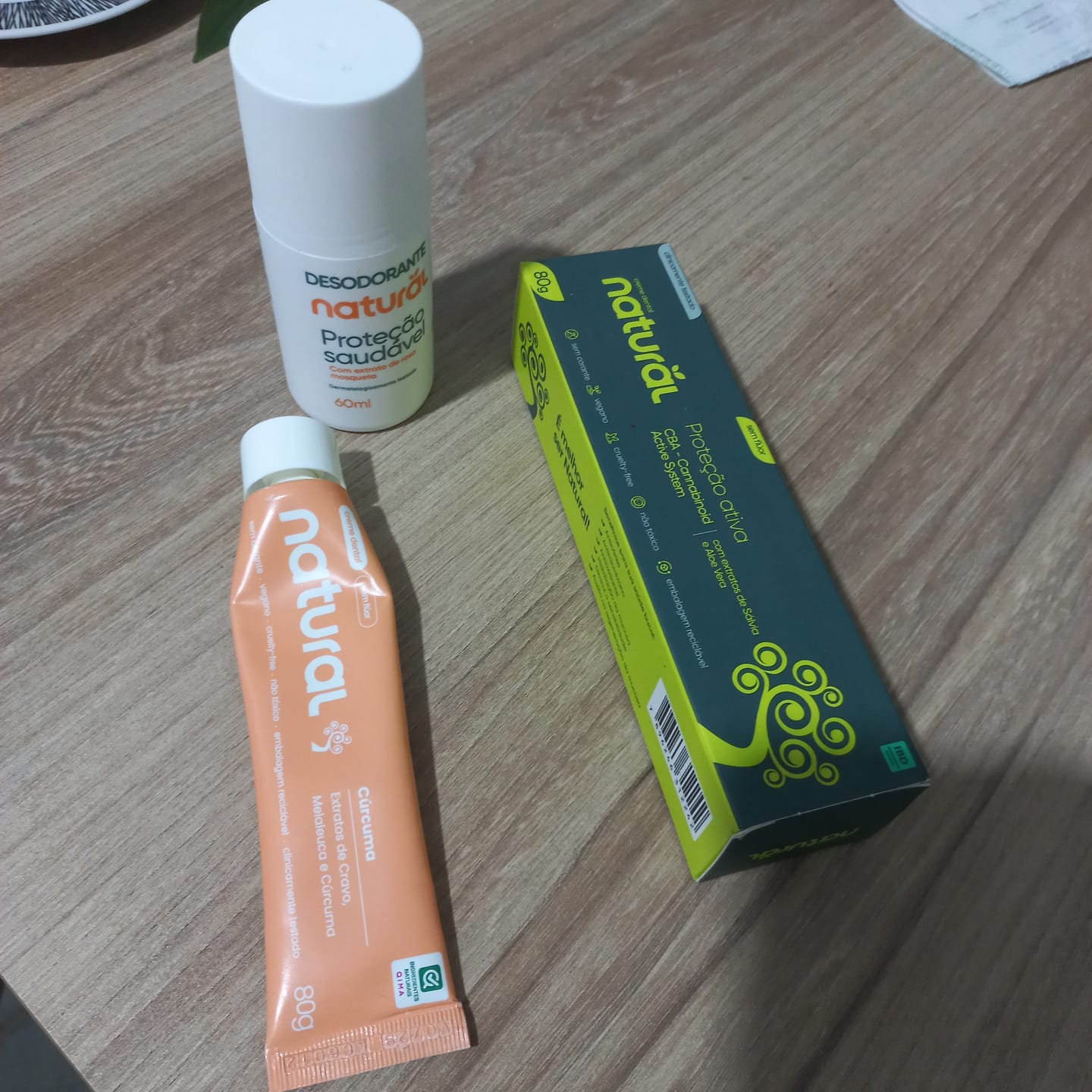 Customer photo review of Creme Dental Natural com Cúrcuma, Cravo e Melaleuca 80g
