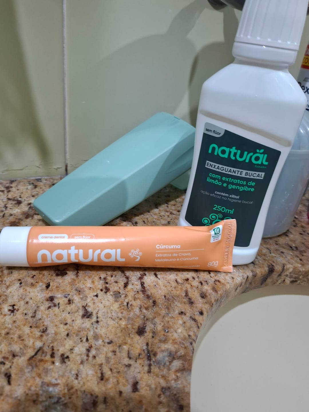 Customer photo review of Creme Dental Natural com Cúrcuma, Cravo e Melaleuca 80g