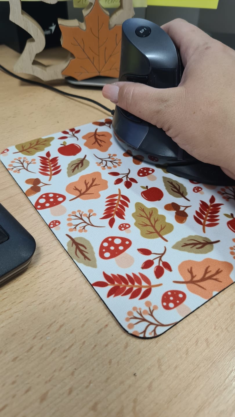 Customer photo review of Podložka pod myš - Red fall