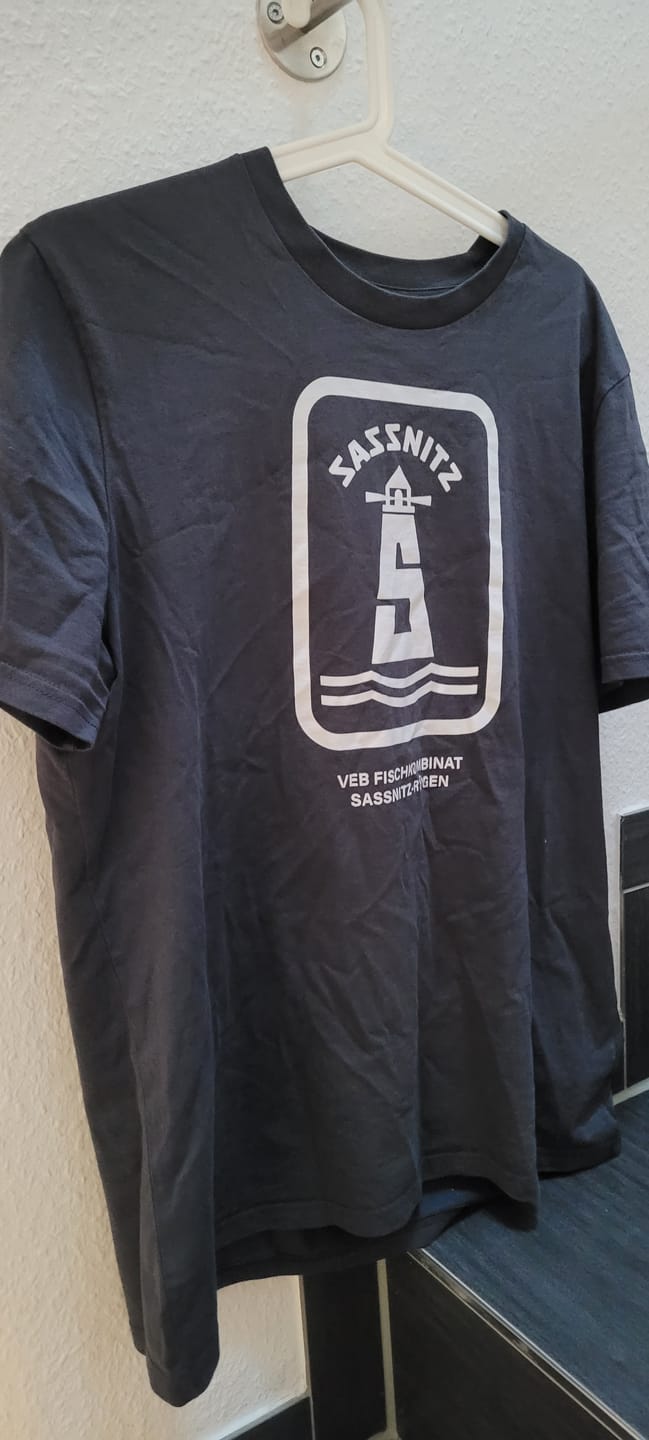 Customer photo review of DDR Ostalgie Bio-Shirt Unisex • VEB FISCHKOMBINAT SASSNITZ-RÜGEN