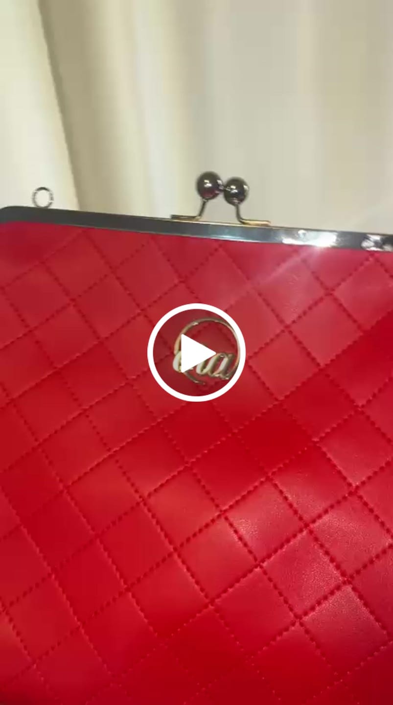 Customer video review of ERA Oversized Kisslock Chain Bag – Red