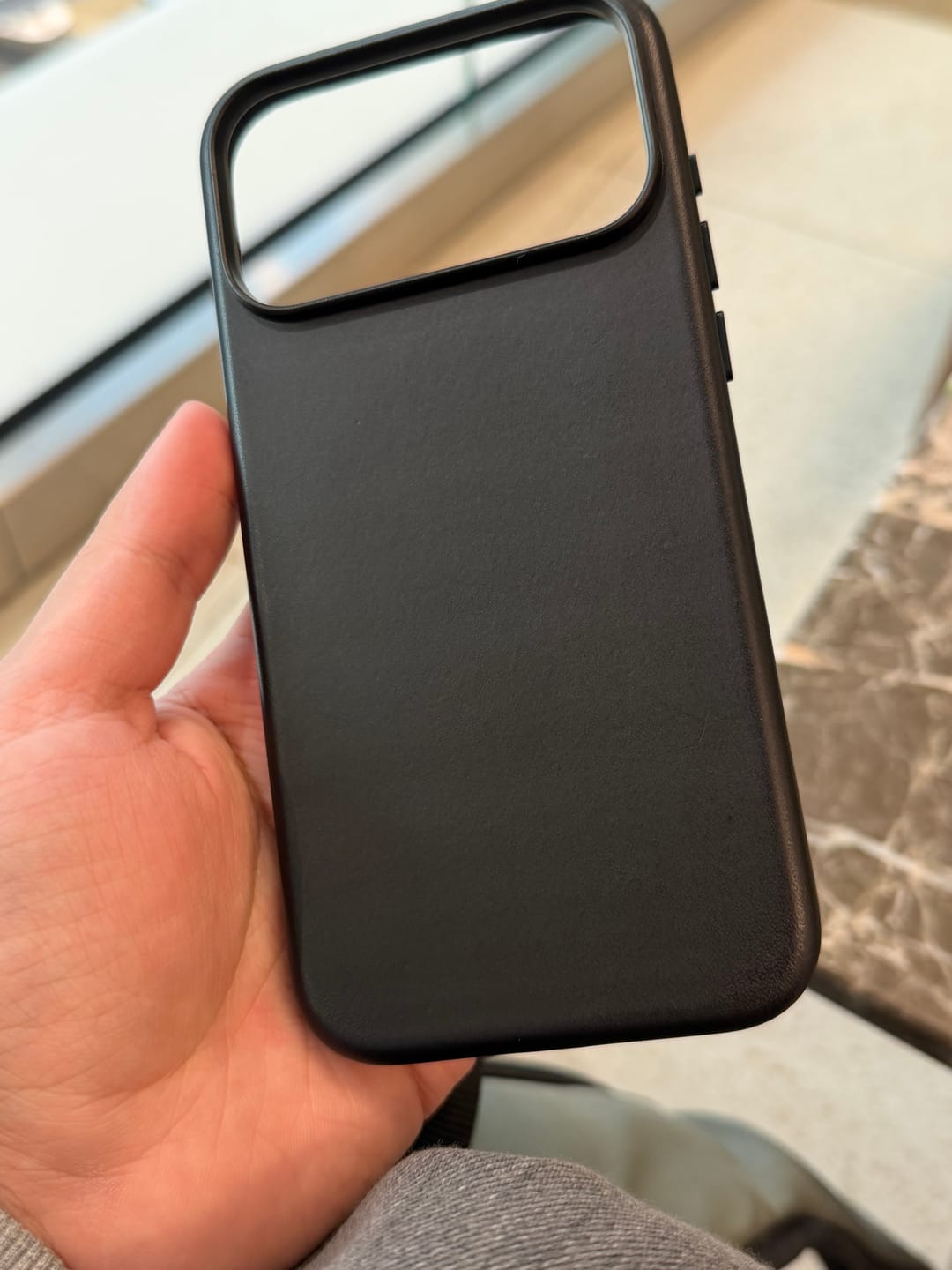 Customer photo review of iPhone 17 Pro Max Leather Case - MagSafe - Noir Black