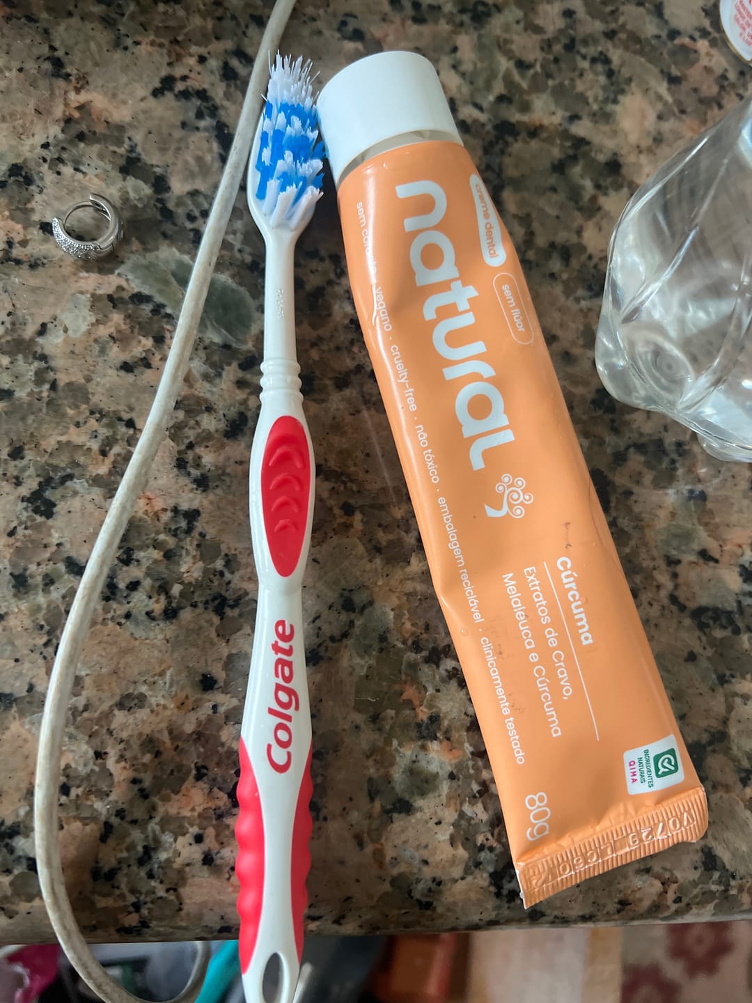 Customer photo review of Creme Dental Natural com Cúrcuma, Cravo e Melaleuca 80g