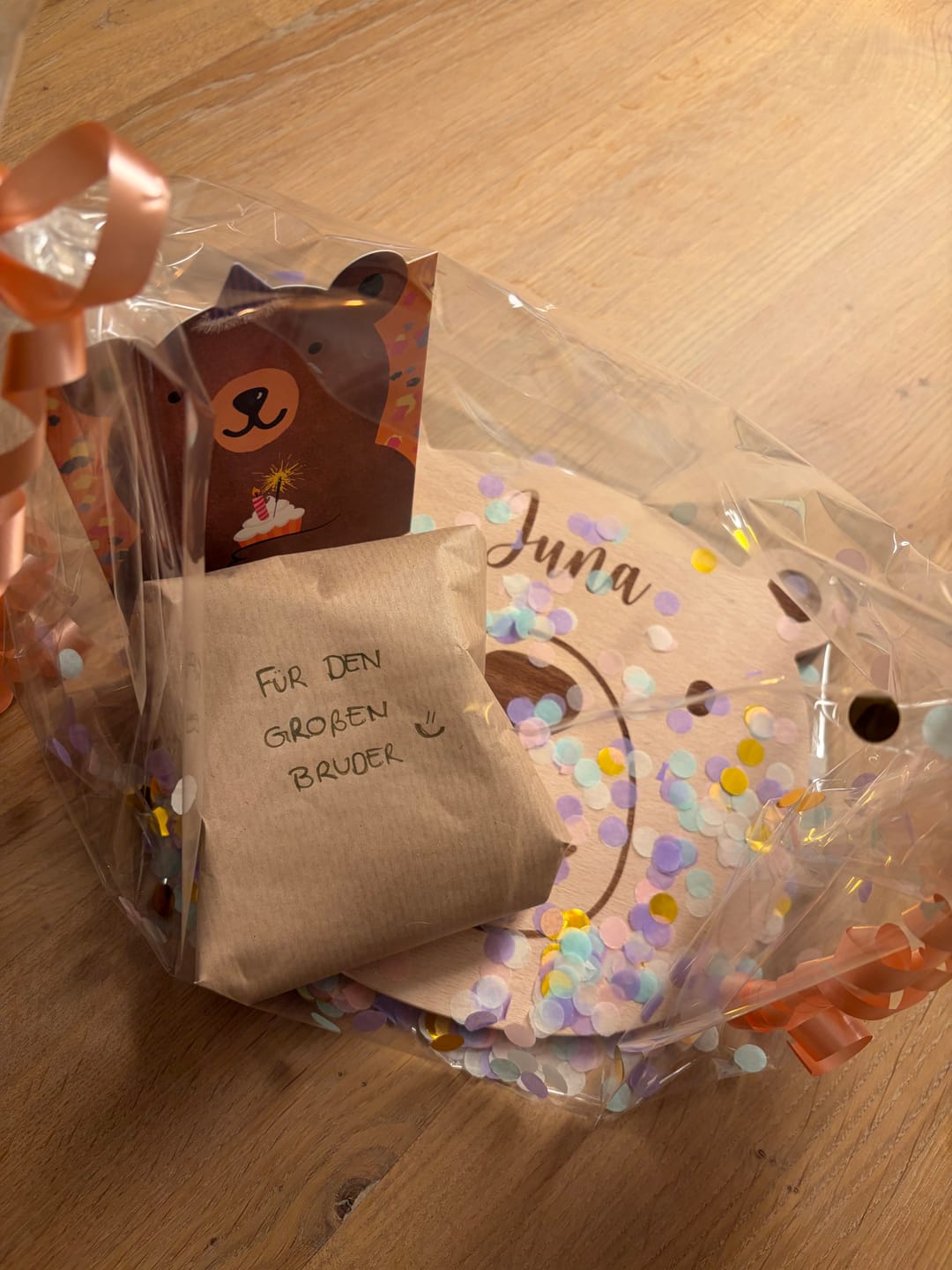 Customer photo review of Frühstücksbrettchen Holz personalisiert Bärengesicht Rund