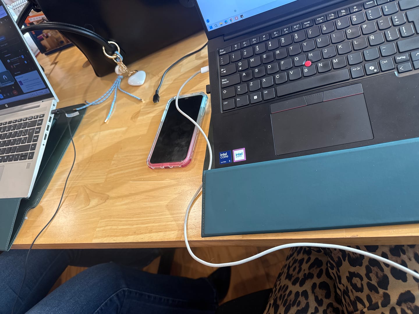 Customer photo review of Funda Notebook Smart Case