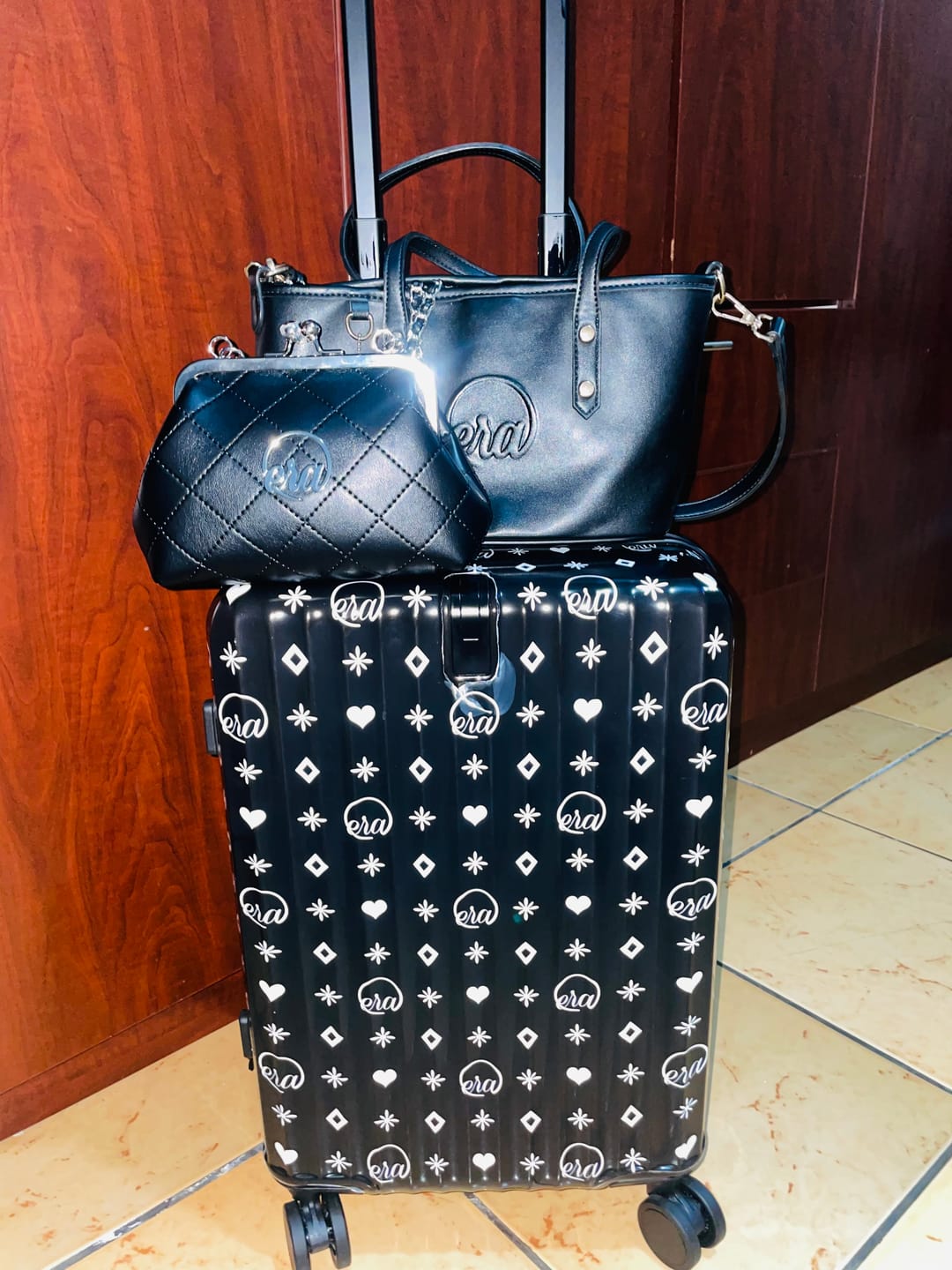 Customer photo review of ERA Mini Kisslock Chain Bag – Black