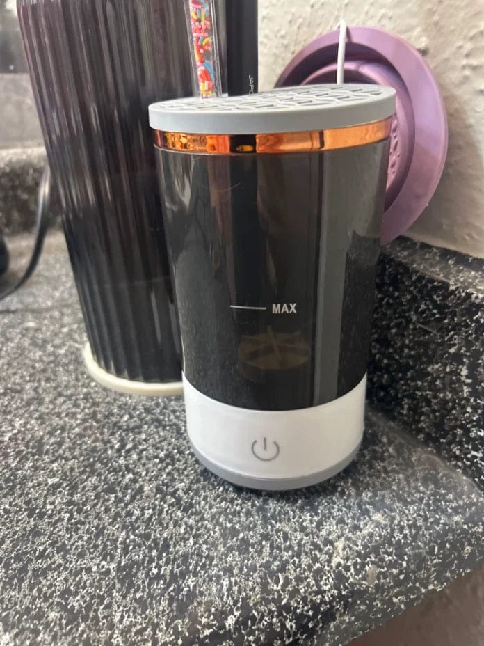 Customer photo review of ShadeEase BrushPure™ Automatic Makeup Brush Cleaner