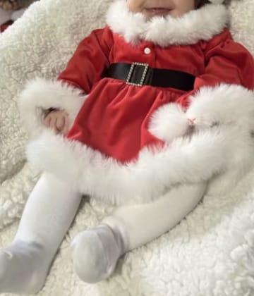Customer photo review of Vestido Navideño para Bebé