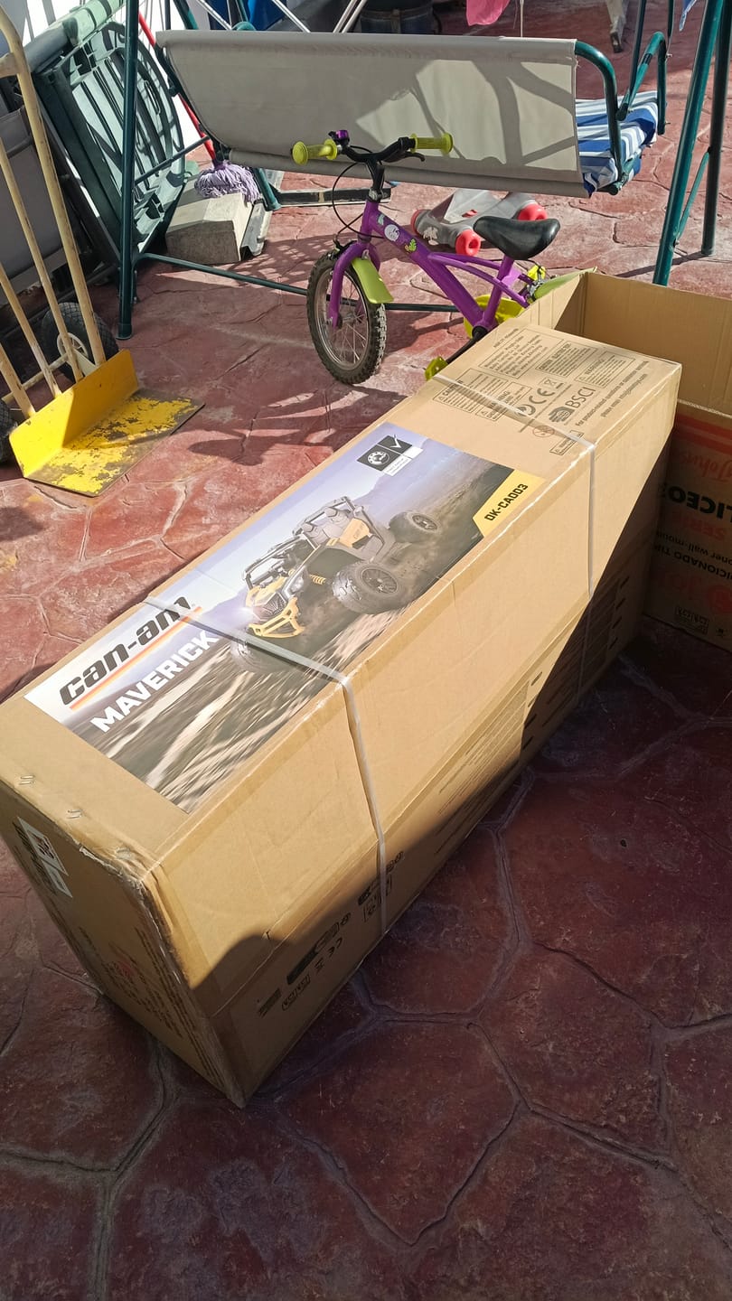 Customer photo review of Carro Elétrico para Criança CAN-AM MAVERICK 4x4 24v Rosa c/ RODAS DE BORRACHA & ASSENTO EM PELE
