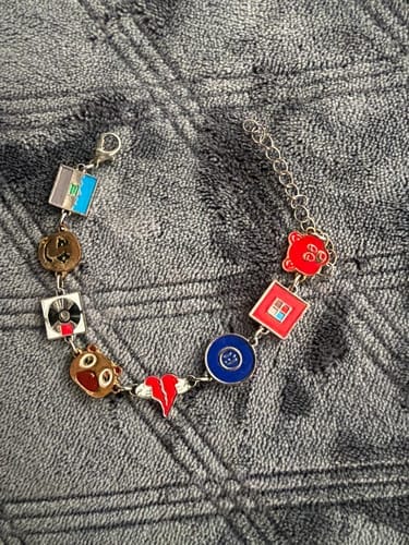 Customer photo review of KanYe West Bracelet Pulsera de Charms KanYe Wes