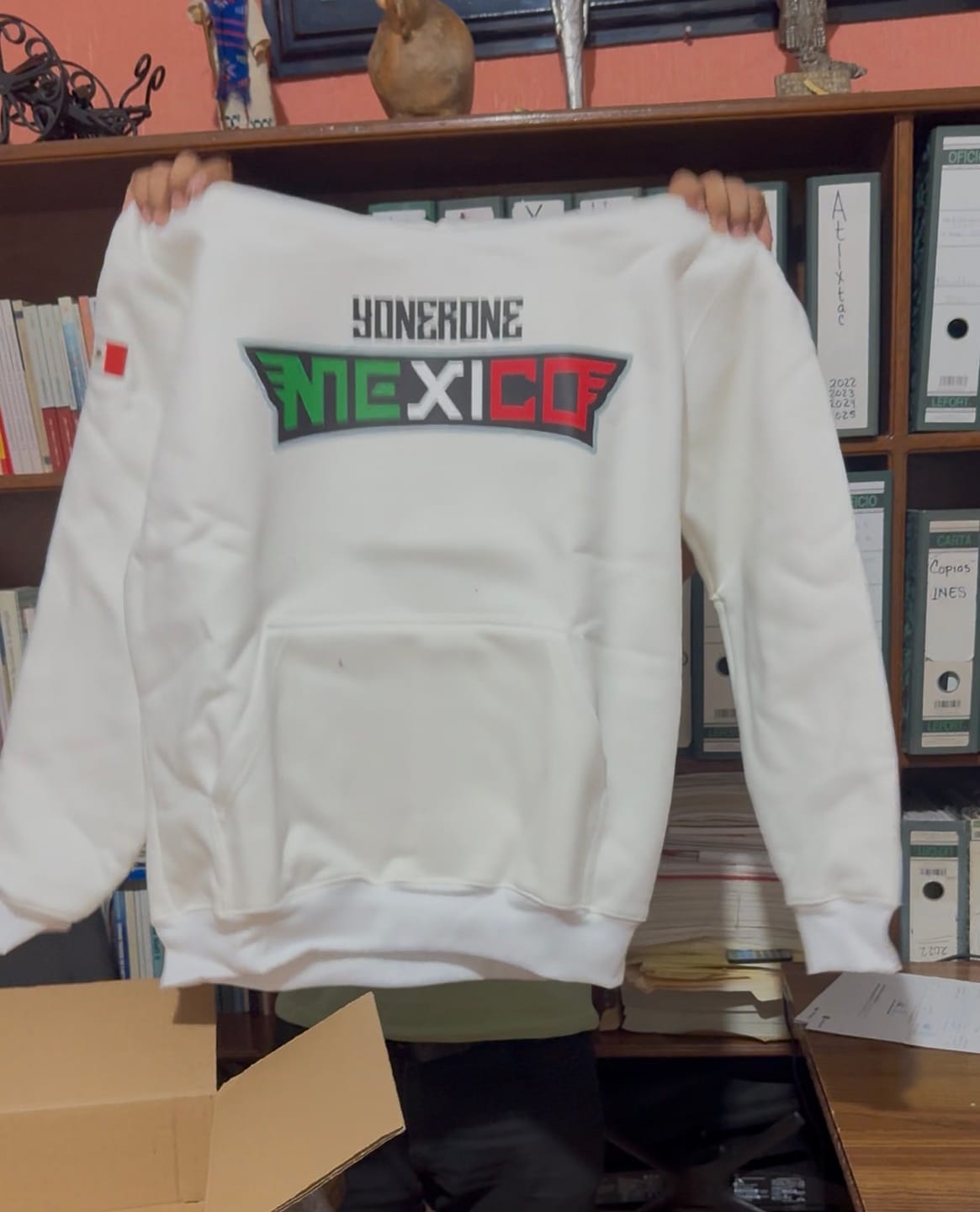 Customer photo review of Sudadera Escudo Nacional
