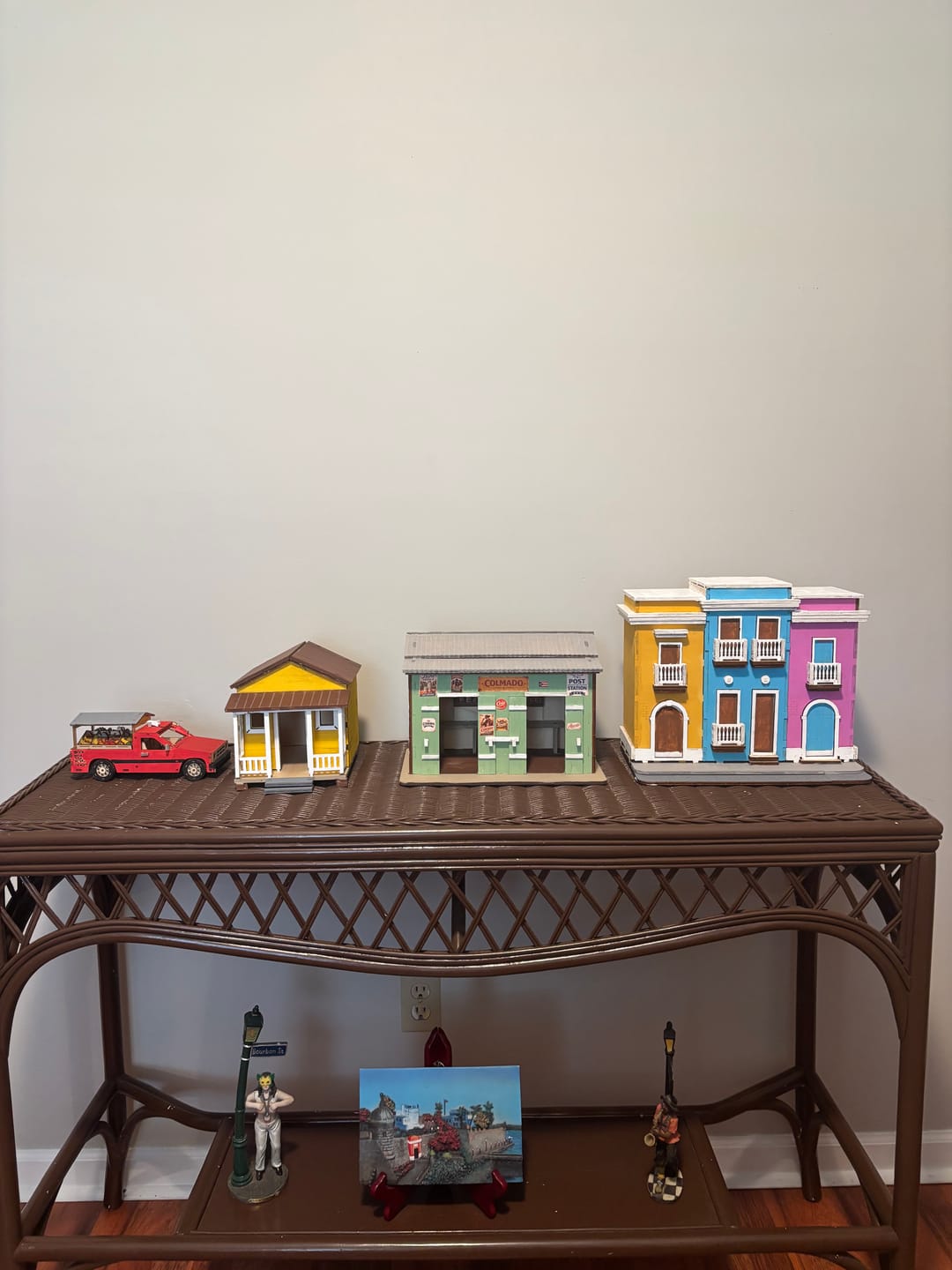 Customer photo review of [PRE-VENTA] El Colmado | Kit DIY Madera con Stickers