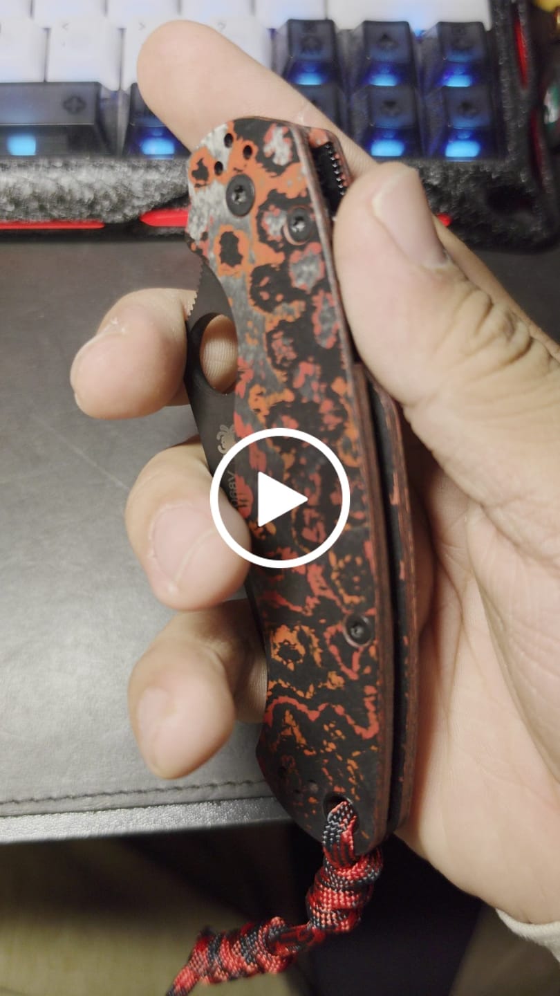Customer video review of The Back Door: Spyderco Para Military 2 - 3.45" CPM-M4, SMKW Lava Flow Fat Carbon - Made in USA (Trade In)