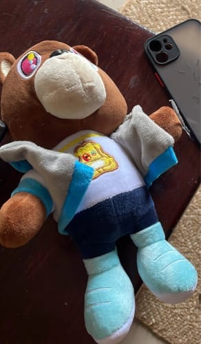 Customer photo review of Peluche oso Graduation Kanye West