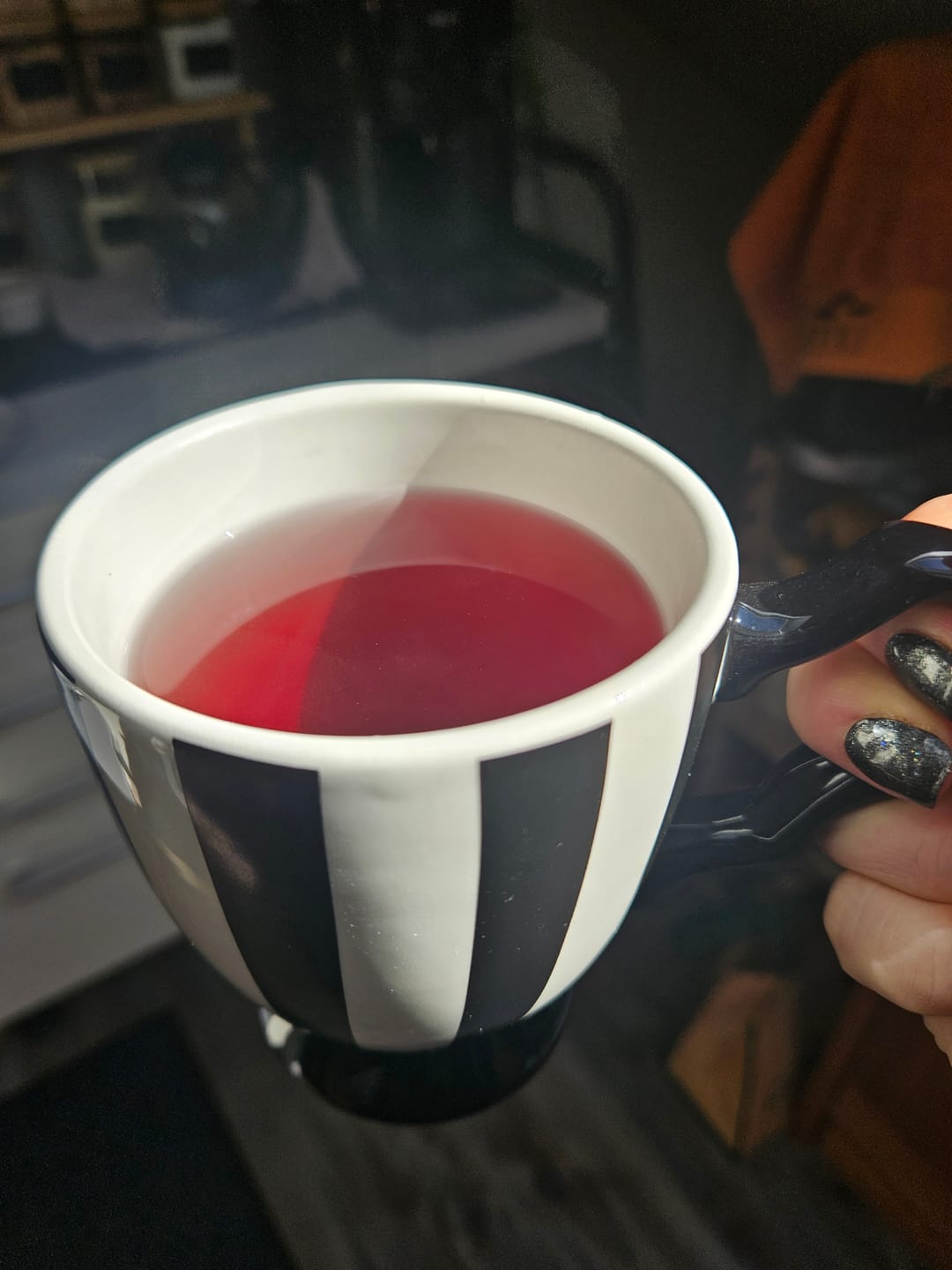 Customer photo review of Gestreife Teetasse mit Fledermausflügel-Henkel