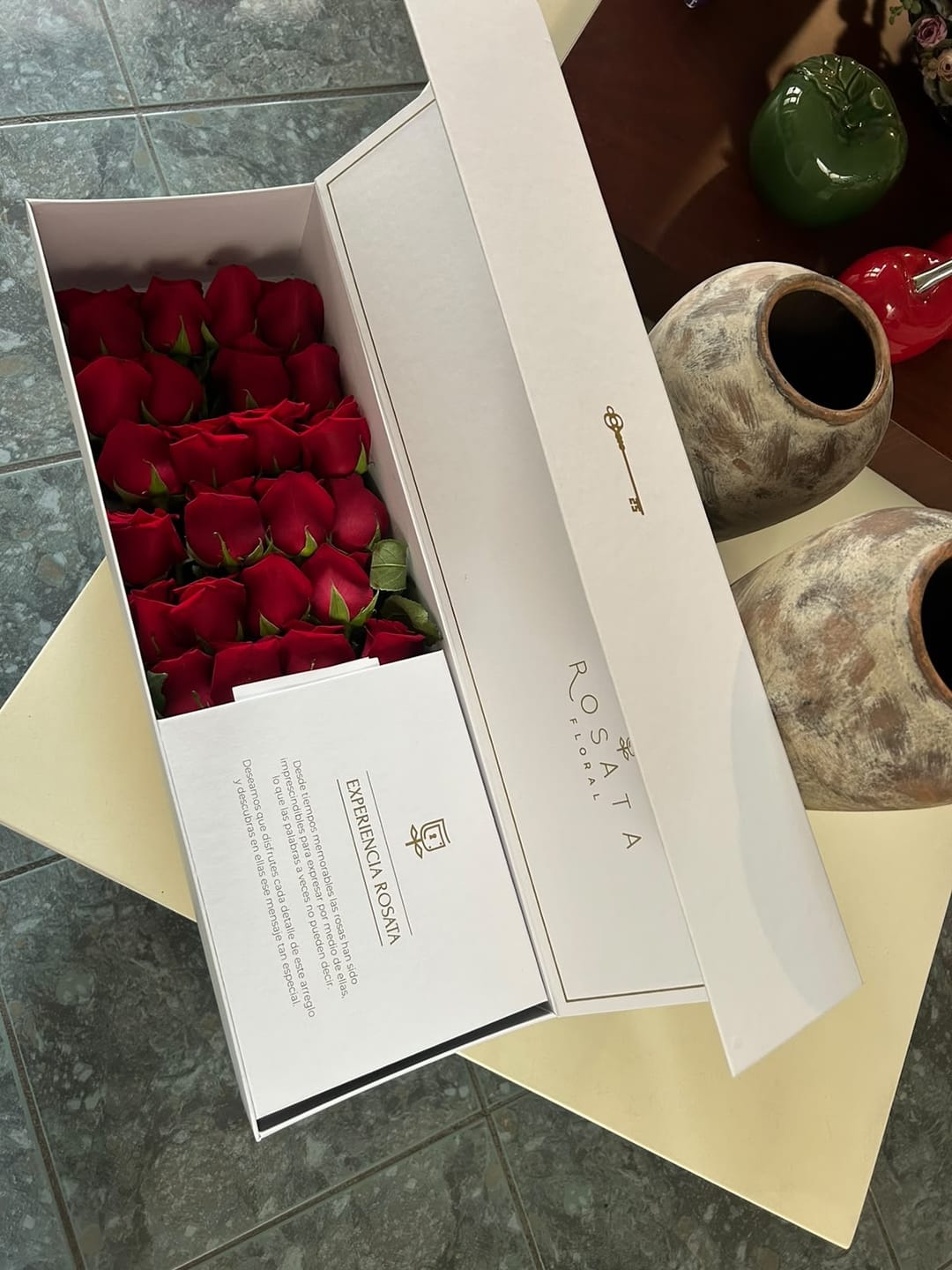 Customer photo review of Classic White | 24 Rosas Naturales