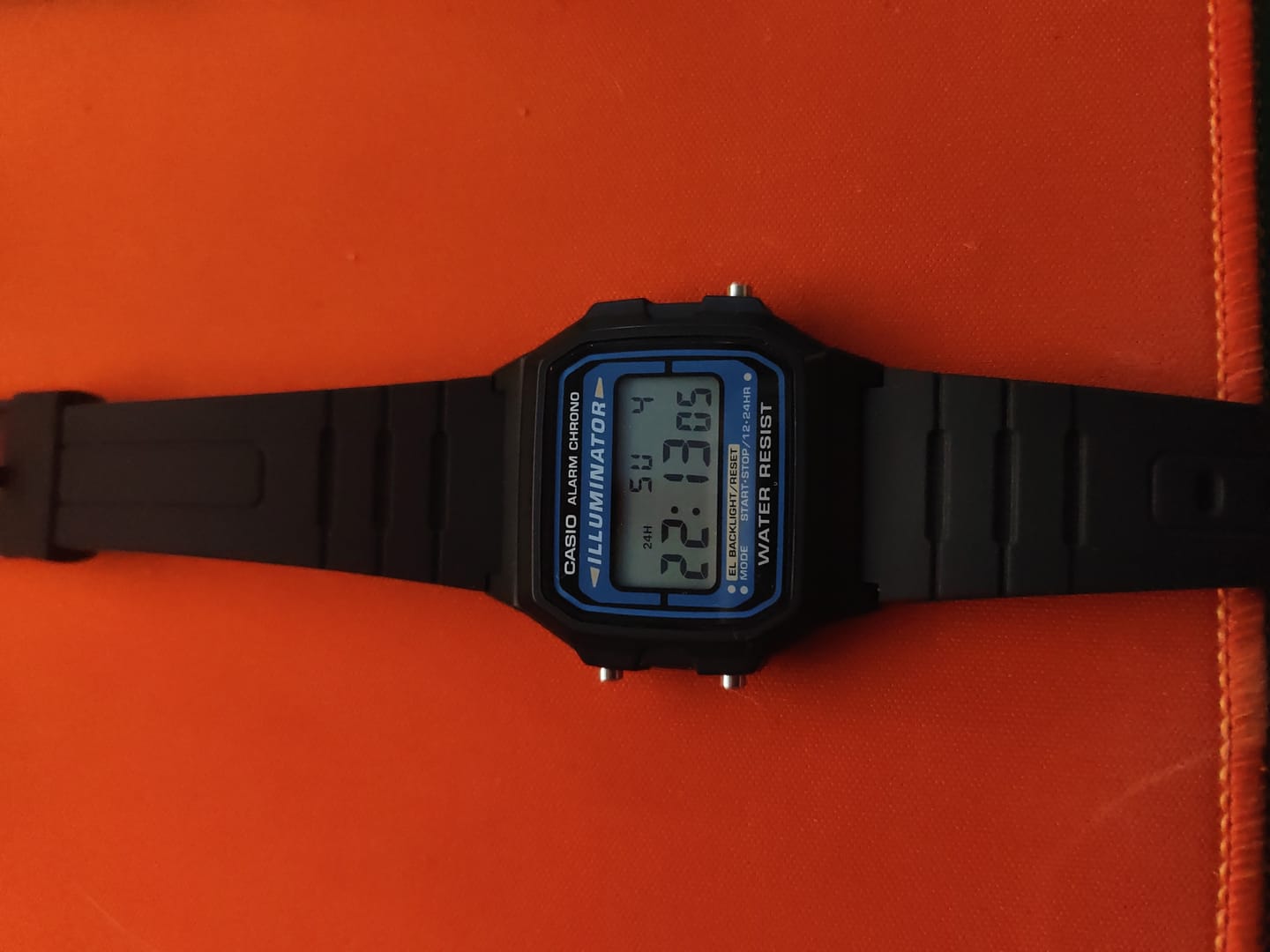 Customer photo review of Reloj Casio Vintage F-105W-1ADF Azul/Negro Illuminator NOS