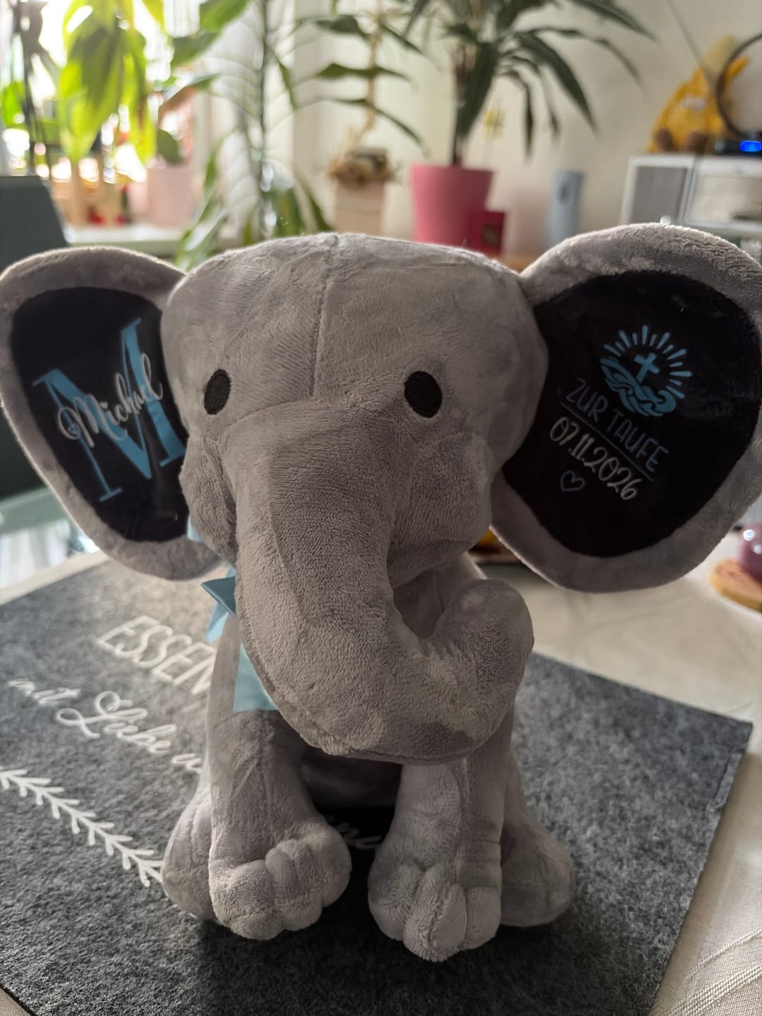 Customer photo review of Kuschel Elefant zur Taufe - Personalisertes Baby-Stofftier mit Name und Taufdatum