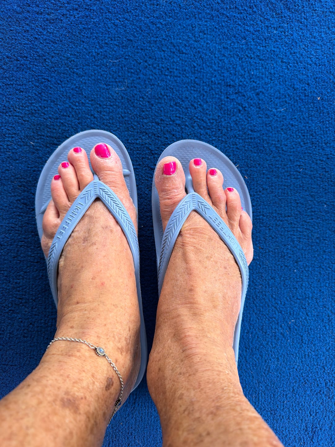 Customer photo review of Denim - Lightfeet Arch Support Flip Flops
